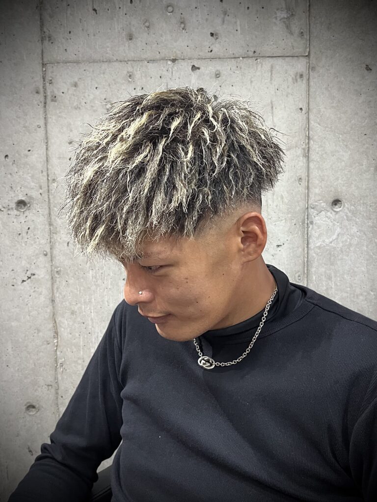 メンズ　ショート　短髪　ゴールドメッシュ　ツイスト  ツイスパ