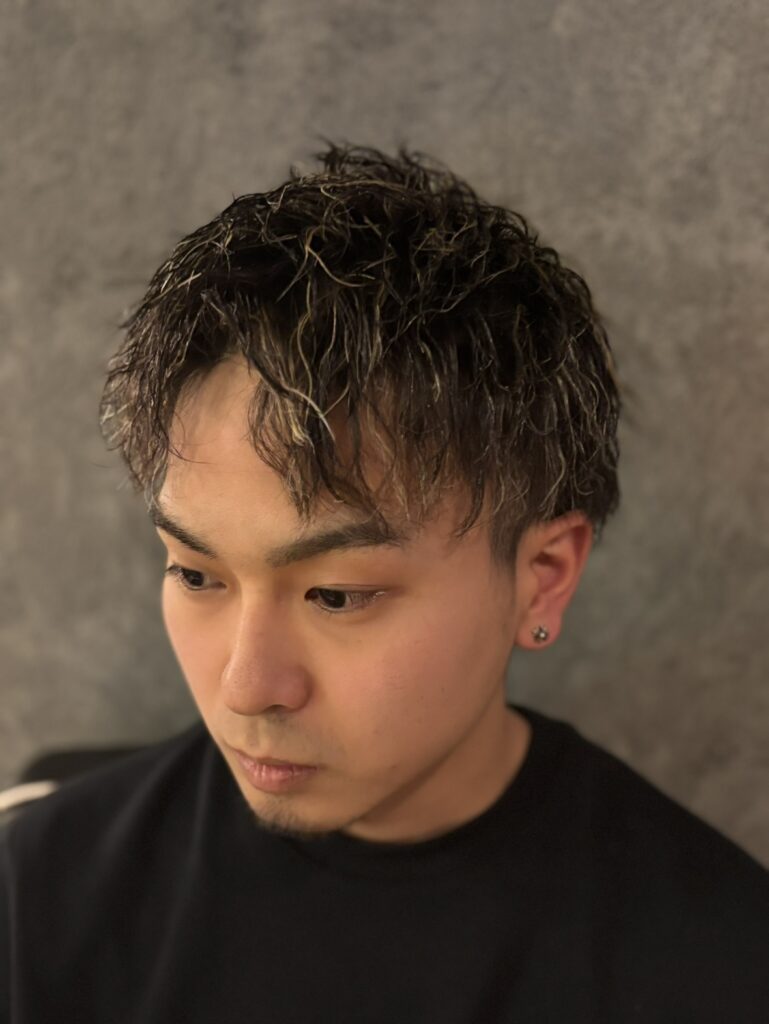 メンズパーマ　ツイスパ　センターパート
