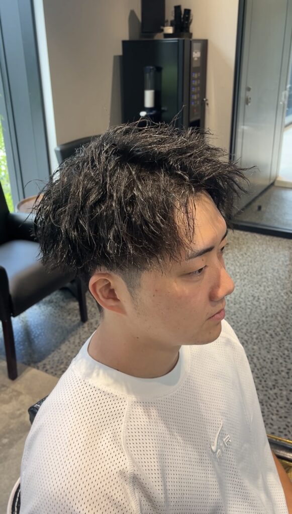 ツイスパ　メンズ　大阪　センターパート