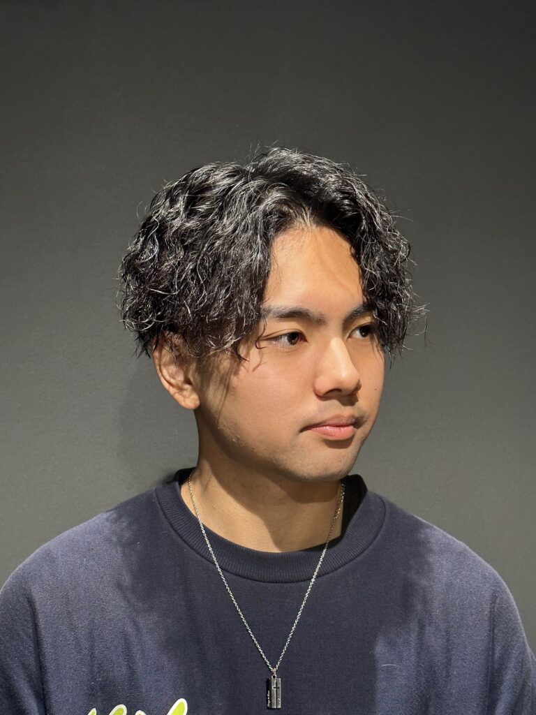 メンズパーマ  メンズカット  カット　パーマ　東大阪　バーバー　顔剃り　眉毛　東大阪バーバー　スパイラルパーマ