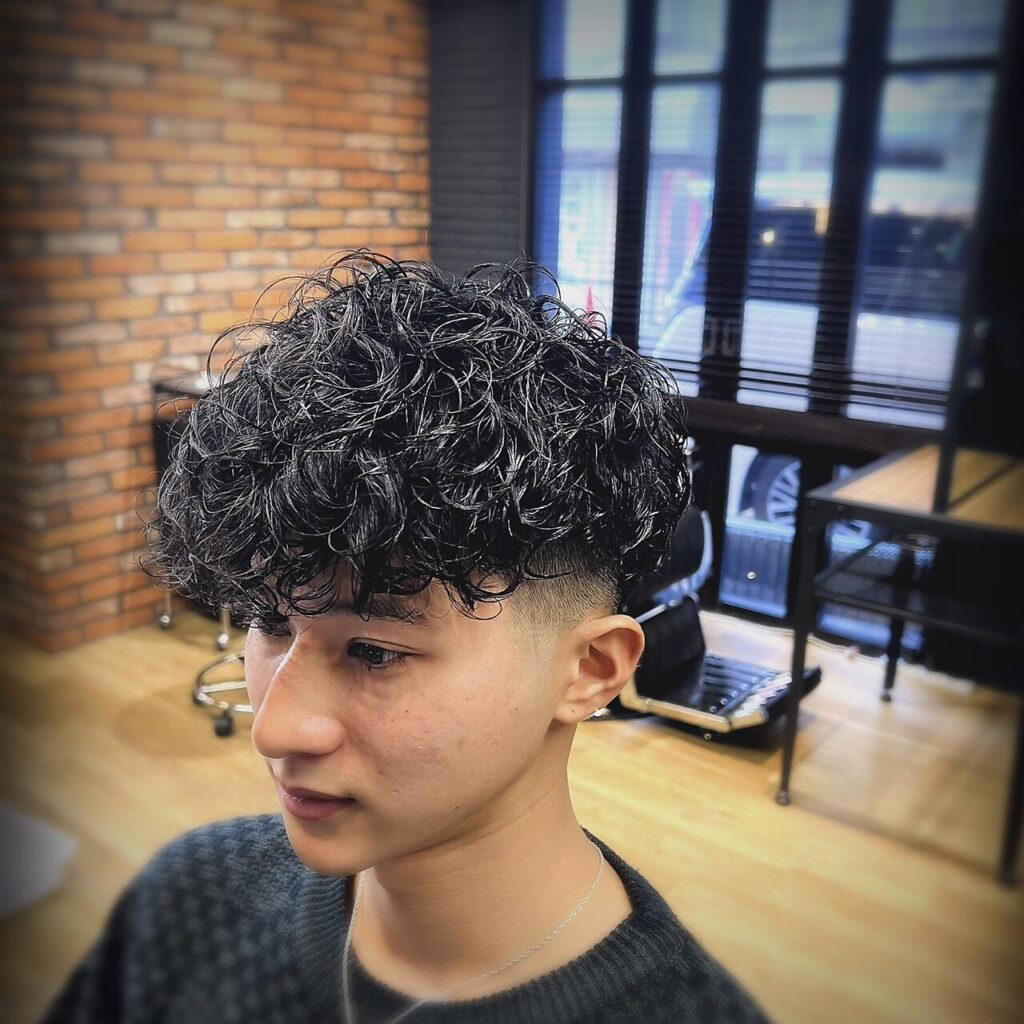 メンズパーマ  メンズカット  カット　パーマ　東大阪　バーバー　顔剃り　眉毛　東大阪バーバー　スペインカール