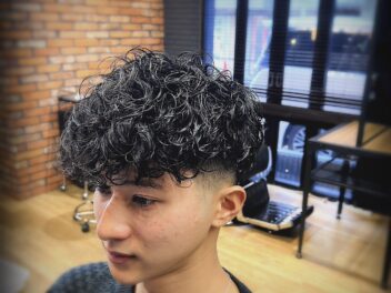 メンズパーマ メンズカット カット　パーマ　東大阪　バーバー　顔剃り　眉毛　東大阪バーバー　スペインカール