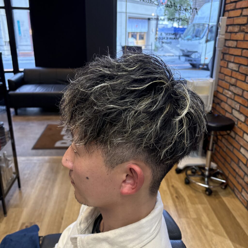 ツイスパ　ツイストスパイラル  メンズカット  メンズ　理容室　バーバー　顔剃り　シェービング  眉毛　カット　メンズパーマ　メッシュ