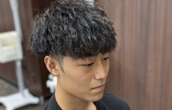 ツイスト　メンズパーマ メンズカット カット　パーマ　東大阪　バーバー　顔剃り　眉毛　東大阪バーバー