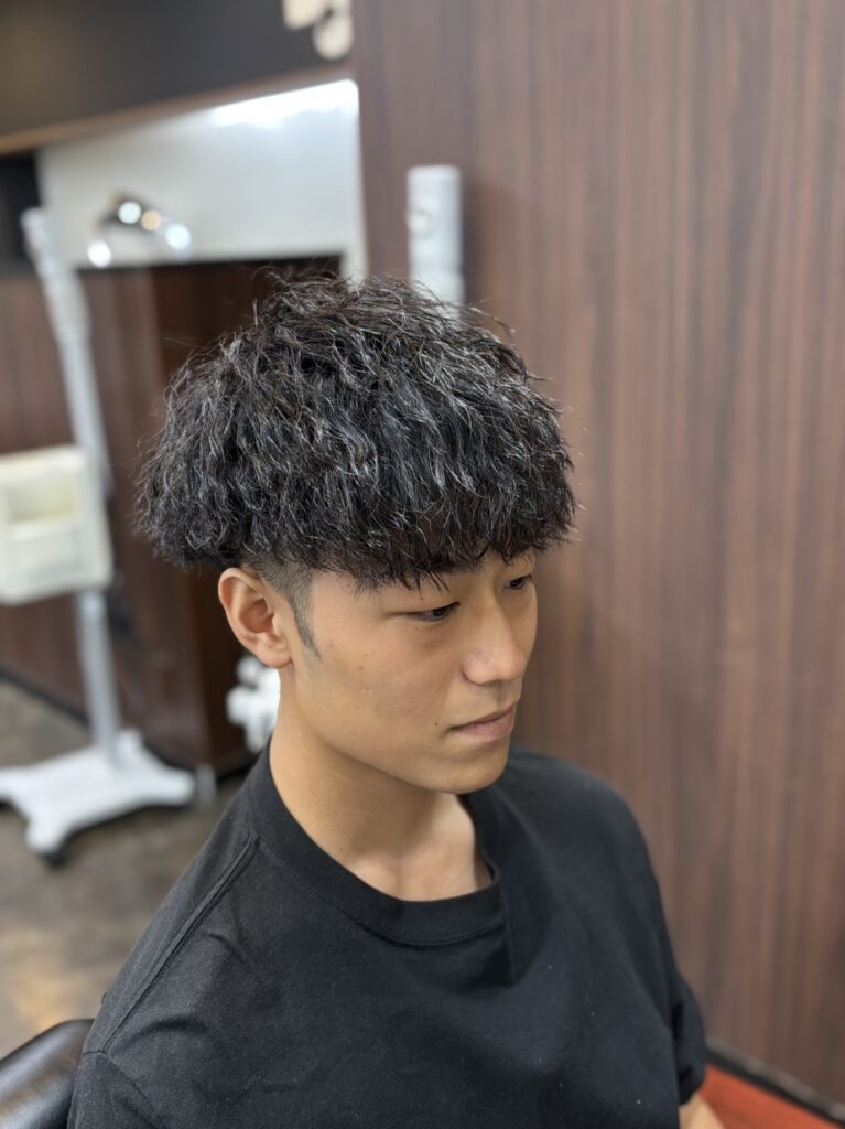 ツイスト　メンズパーマ  メンズカット  カット　パーマ　東大阪　バーバー　顔剃り　眉毛　東大阪バーバー