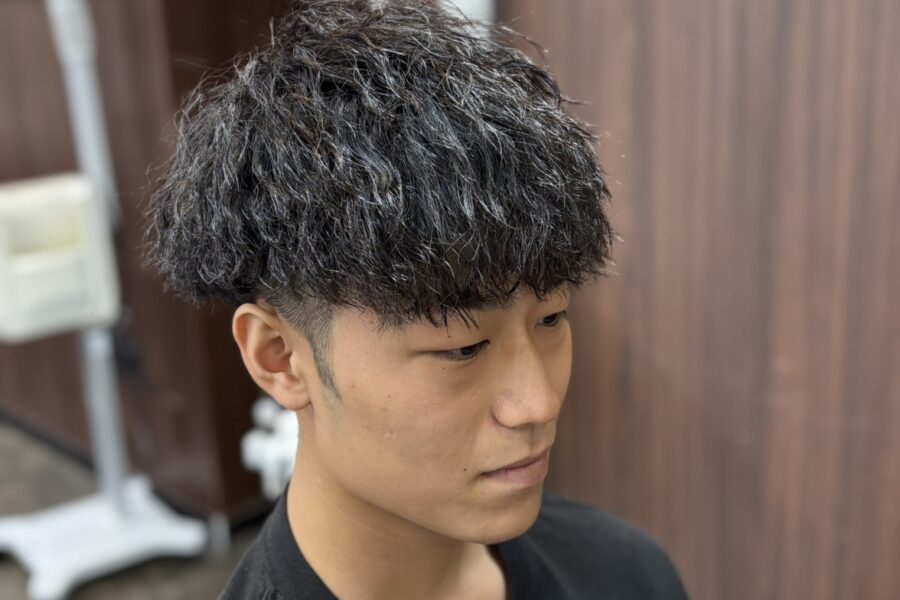 ツイスト　メンズパーマ メンズカット カット　パーマ　東大阪　バーバー　顔剃り　眉毛　東大阪バーバー