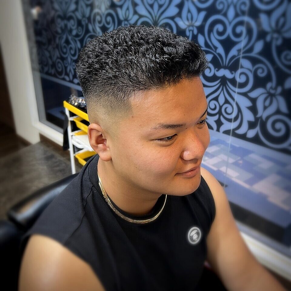 短髪 フェード 極道パーマ 極道パーマきつめ 極道