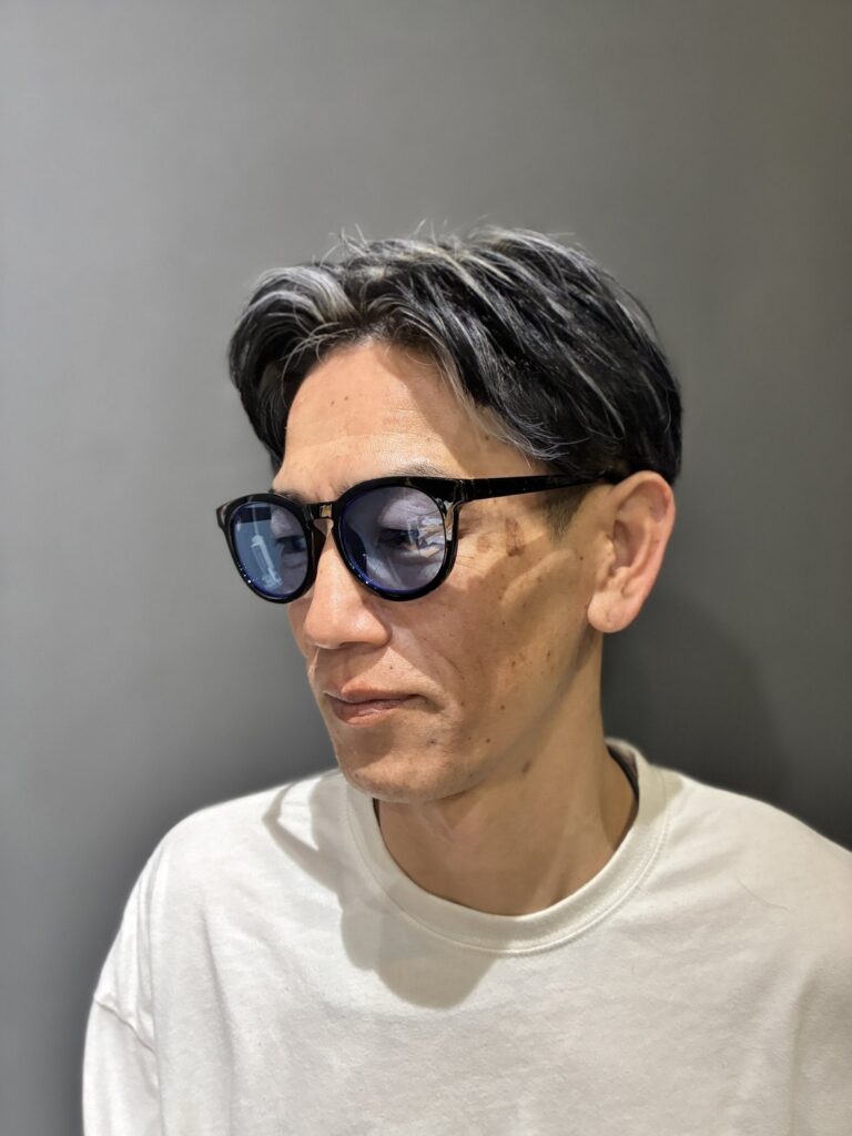 メンズメッシュ　ハイライト　センターパート