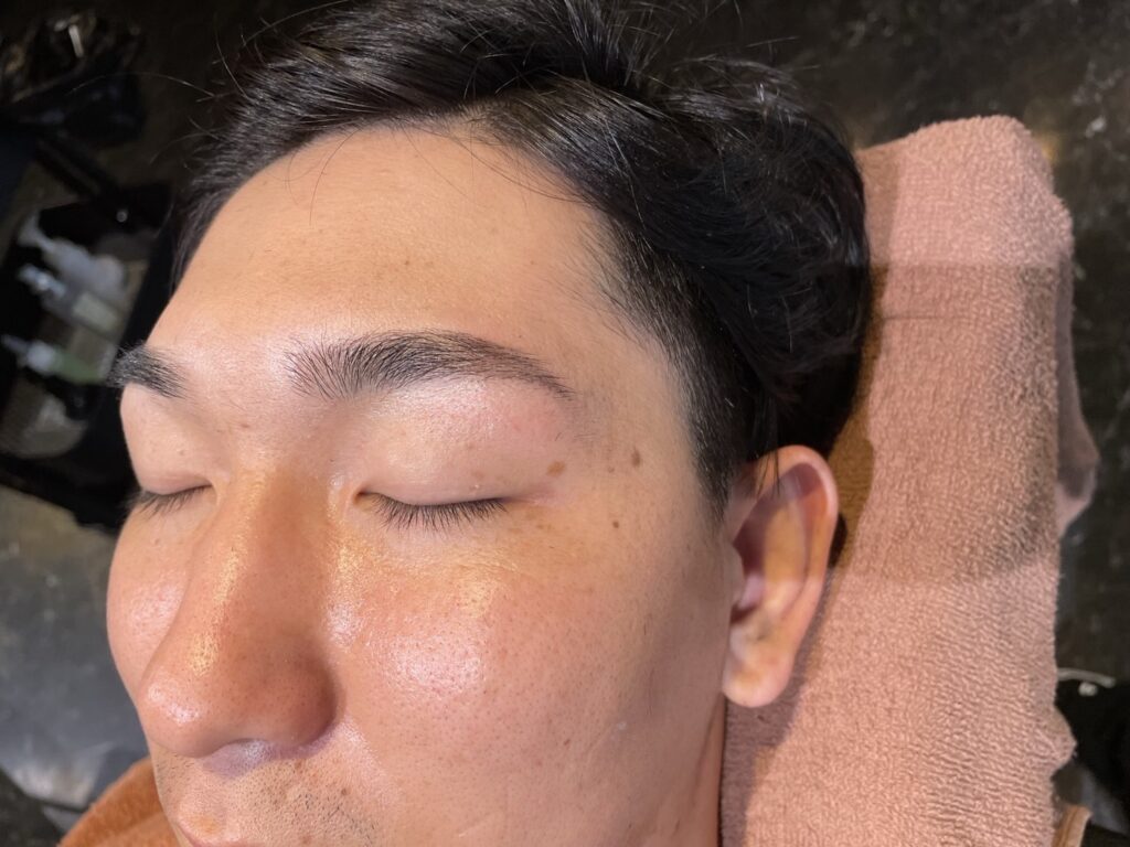 眉毛　アイブロウ　シェービング　ストレート眉