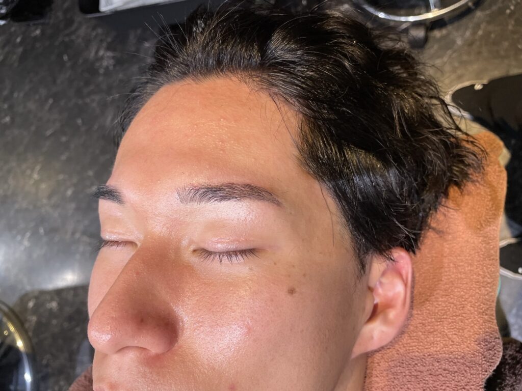 眉毛　アイブロウ　シェービング　ストレート眉