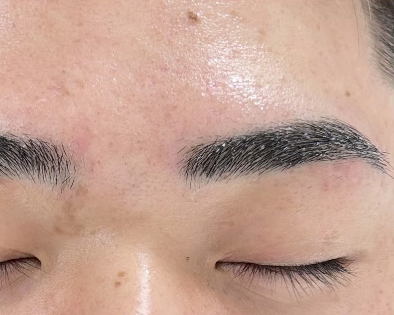 眉毛　アイブロウ　シェービング　ストレート眉