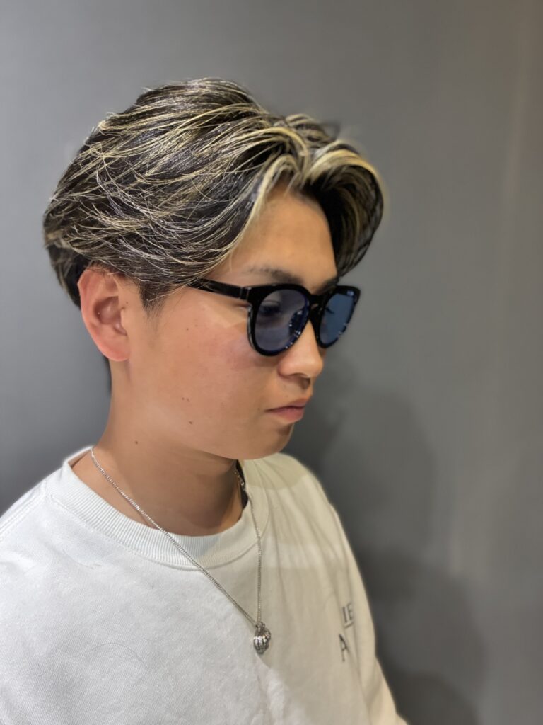 センターパート ハイライト メンズ