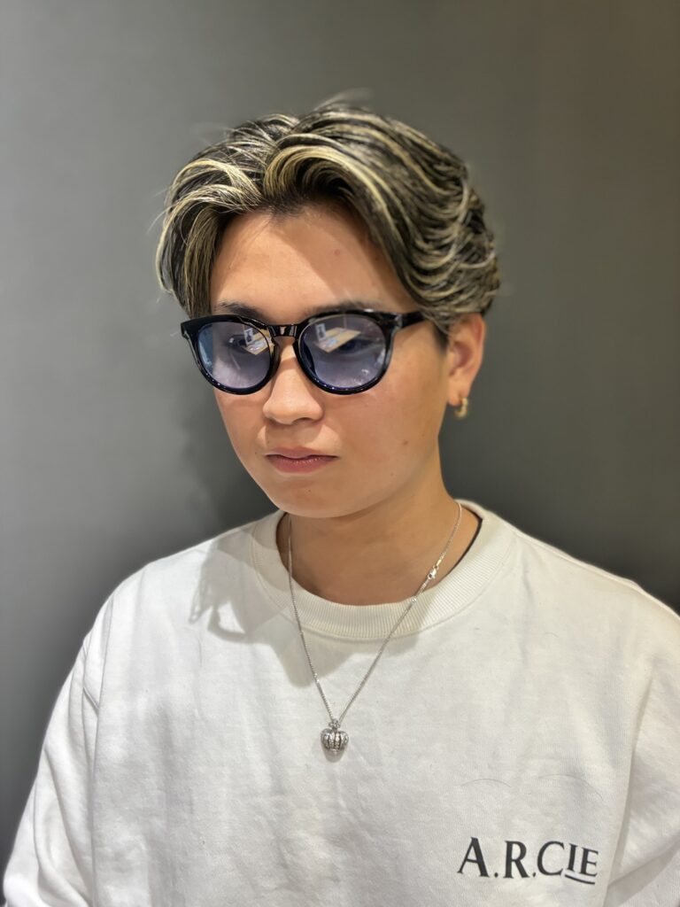 メンズパーマ　ハイライト　メッシュ
