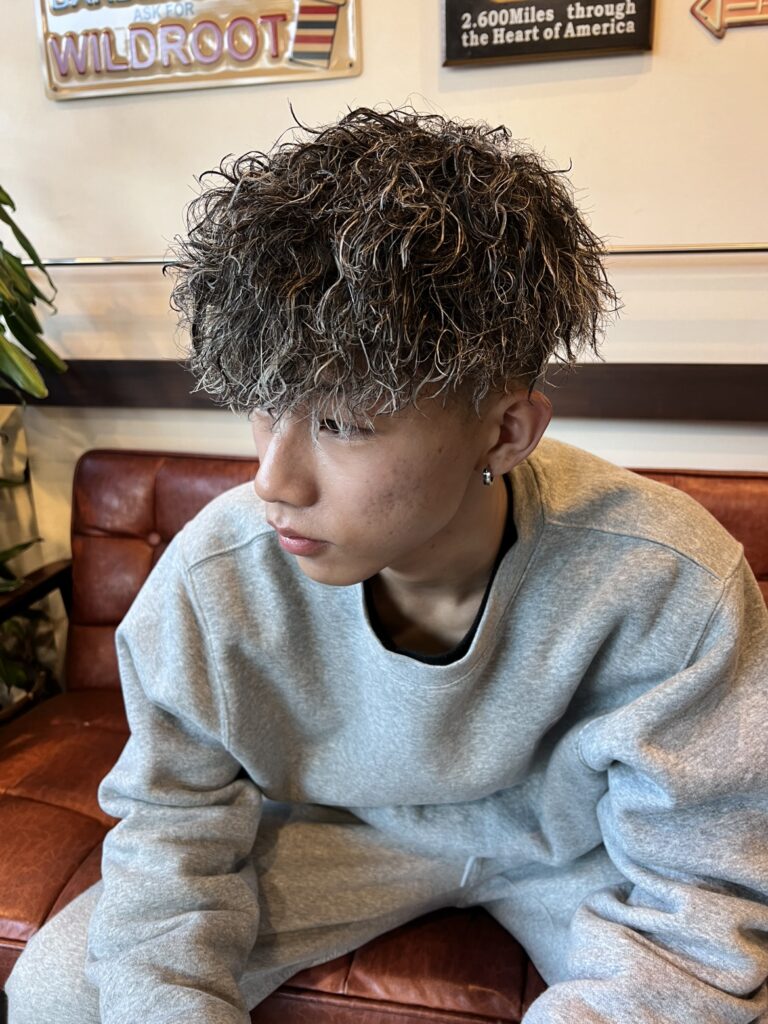 メンズパーマ　ハイライト　メッシュ